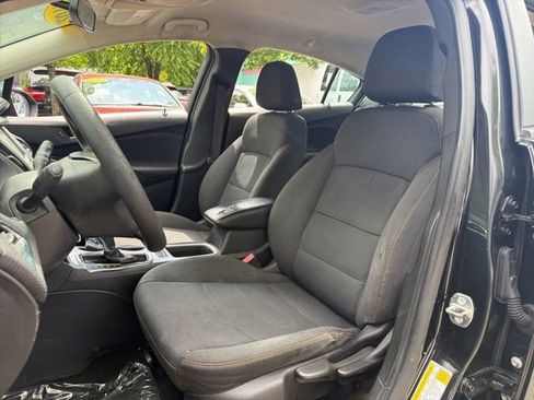 Used 2017 Chevrolet Cruze LS FWD image 7
