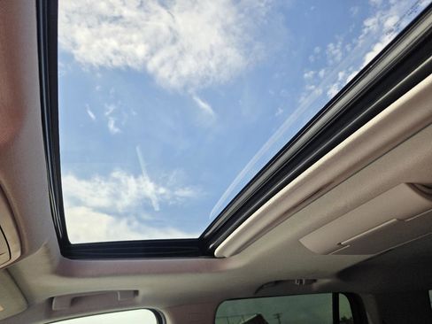Used 2017 Chevrolet Tahoe Premier AWD/4WD image 24