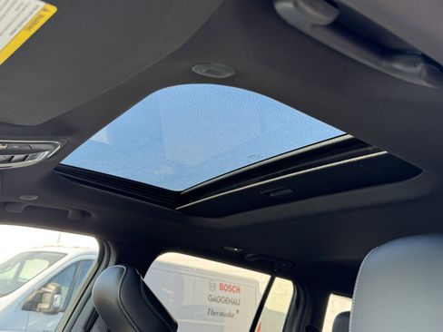 New 2025 Jeep Grand Cherokee Altitude image 23