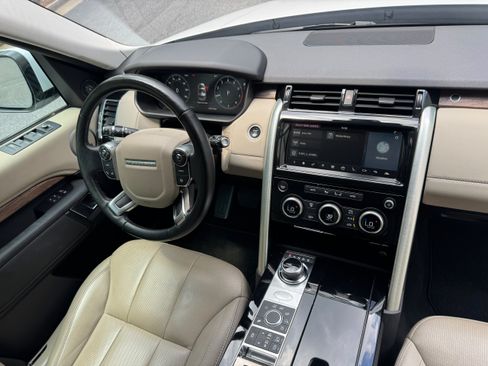 Used 2018 Land Rover Discovery HSE AWD/4WD image 36