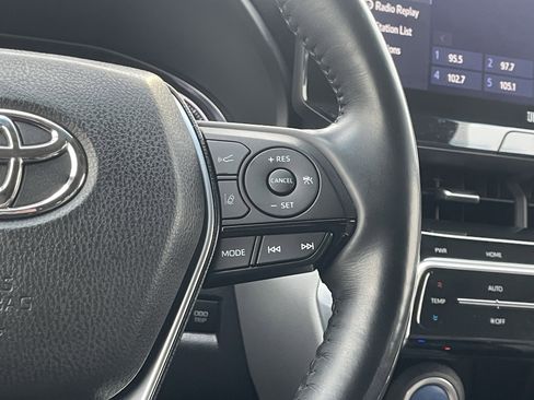 Used 2021 Toyota Venza Limited image 19