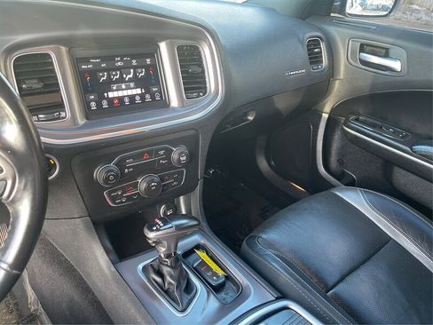 Used 2019 Dodge Charger SXT w/ Leather Interior Group image 31