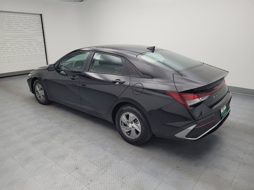Used 2025 Hyundai Elantra SE FWD image 3
