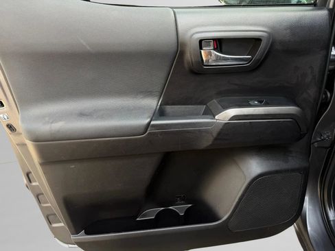 Used 2019 Toyota Tacoma TRD Off-Road image 15