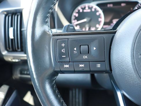 Used 2023 Nissan Pathfinder SL AWD/4WD image 22