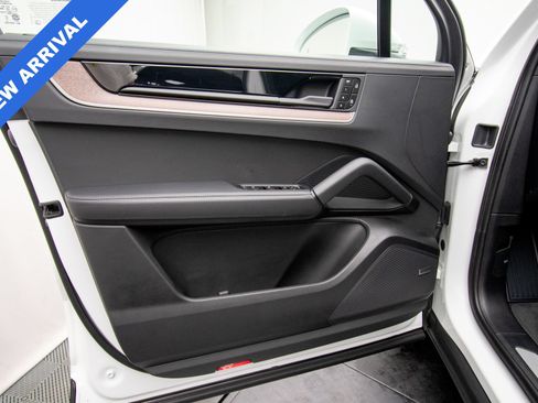 Used 2025 Porsche Cayenne S AWD/4WD image 28