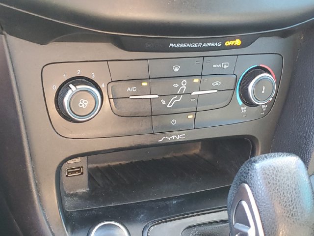 Used 2017 Ford Focus SE FWD image 27