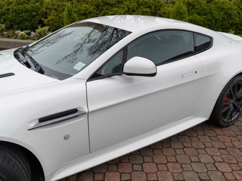 Used 2015 Aston Martin V8 Vantage GT image 37