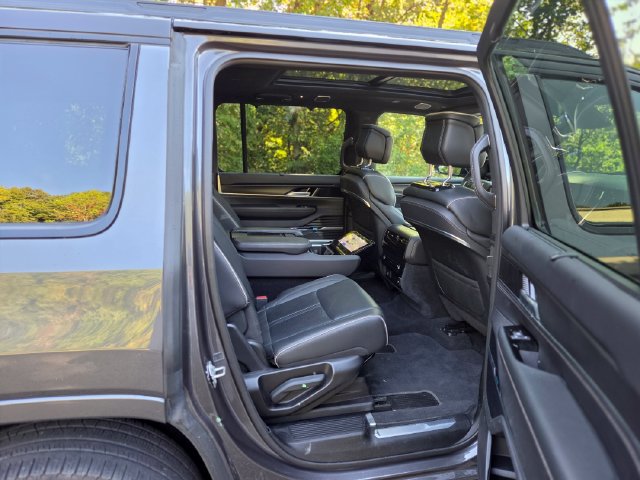 Used 2024 Jeep Grand Wagoneer Series II Obsidian w/ Quick Order Packagew 28T AWD/4WD image 30