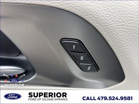 Used 2024 Chrysler Pacifica Touring-L FWD image 25