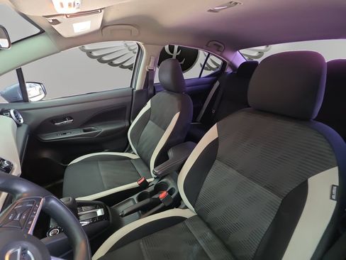 Used 2022 Nissan Versa SV FWD image 10