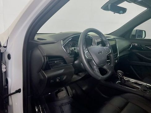 Used 2023 Chevrolet Traverse RS image 9