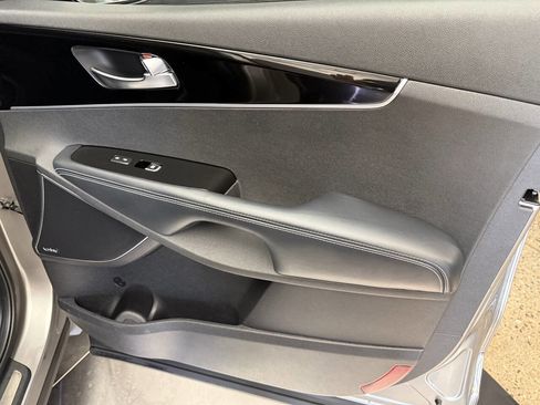 Used 2017 Kia Sorento SX image 21