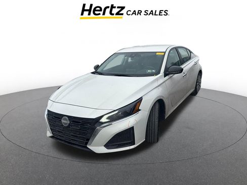 Used 2025 Nissan Altima 2.5 SV image 2
