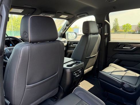 Used 2025 GMC Yukon Elevation AWD/4WD image 32
