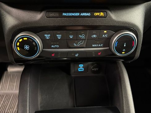Used 2022 Ford Escape SE w/ Cold Weather Package AWD/4WD image 14
