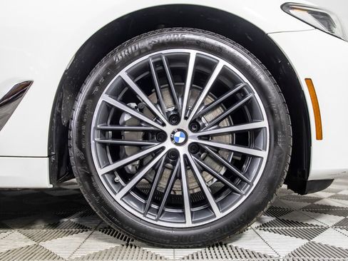 Used 2021 BMW 530e w/ Convenience Package RWD image 37