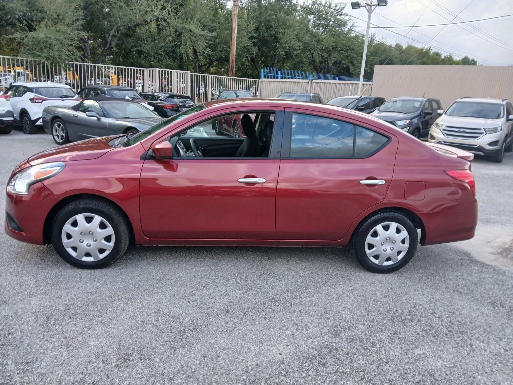 Used 2018 Nissan Versa SV FWD image 4