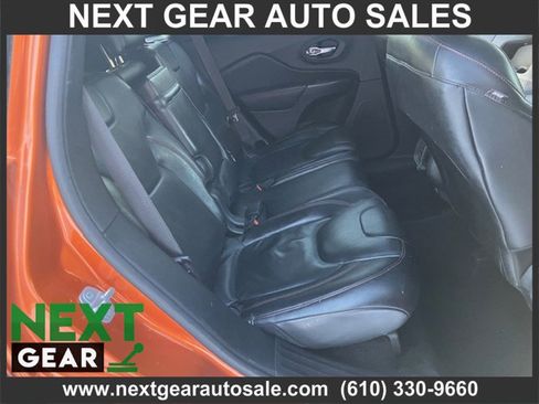 Used 2015 Jeep Cherokee Trailhawk w/ Comfort/Convenience Group image 12