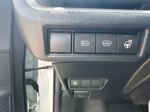 Used 2023 Toyota Prius XLE FWD image 5