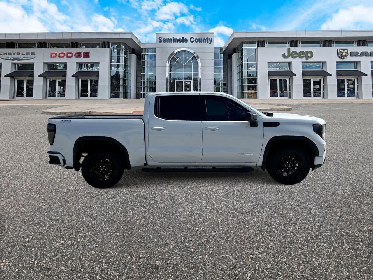 Used 2023 GMC Sierra 1500 Elevation AWD/4WD image 9