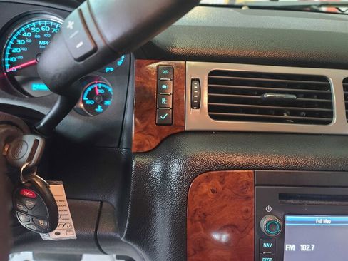 Used 2012 Chevrolet Suburban LTZ image 30