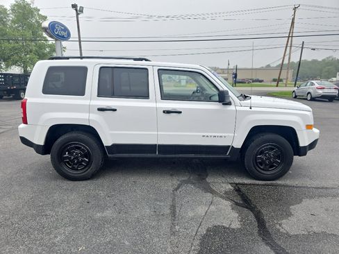 Used 2014 Jeep Patriot Sport image 5