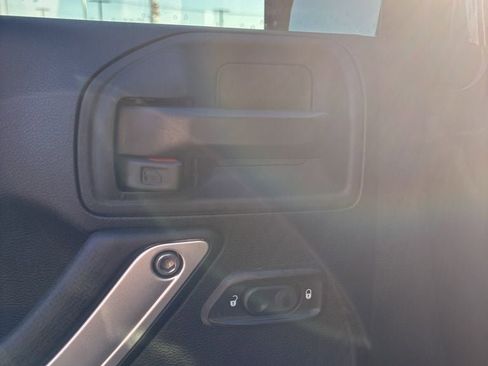 Used 2017 Jeep Wrangler Unlimited Sahara w/ Connectivity Group image 12