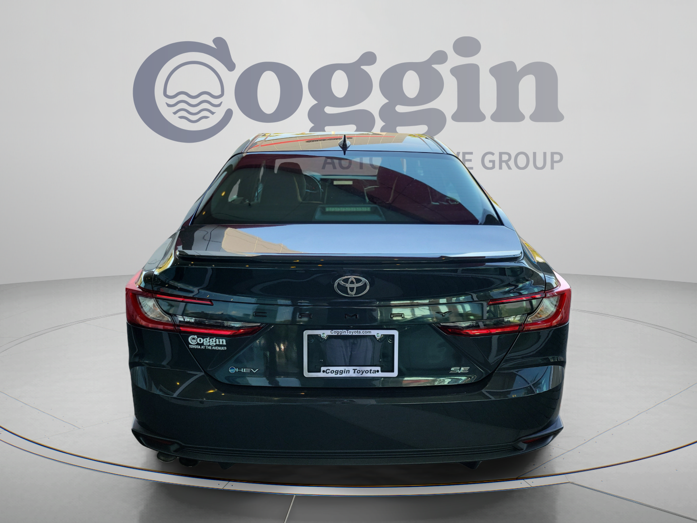 Used 2025 Toyota Camry SE FWD image 3