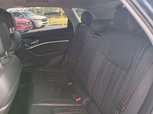 Used 2019 Audi e-tron Prestige w/ Prestige Package image 12