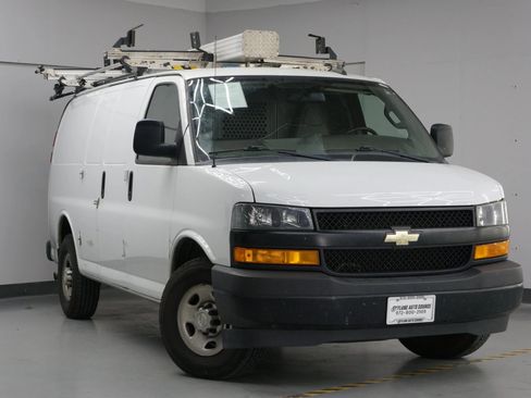 Used 2021 Chevrolet Express 3500 w/ Driver Convenience Package image 4