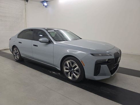 Used 2023 BMW i7 xDrive60 AWD/4WD image 3