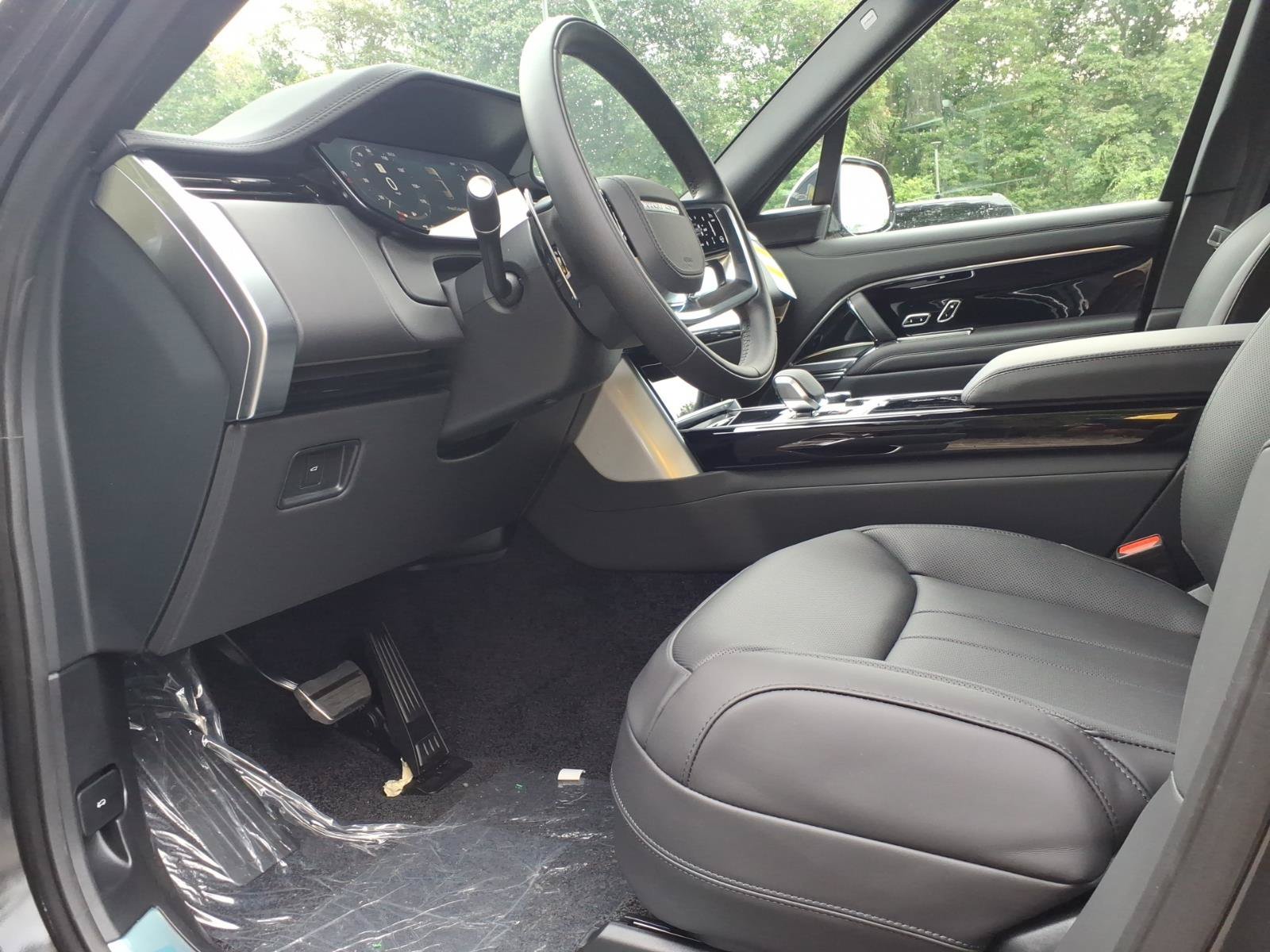 New 2027 Land Rover Range Rover Long Wheelbase SE AWD/4WD image 17