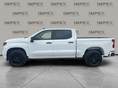 Used 2025 Chevrolet Silverado 1500 Custom image 2