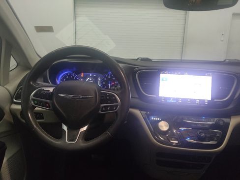 Used 2022 Chrysler Pacifica Touring-L FWD image 22