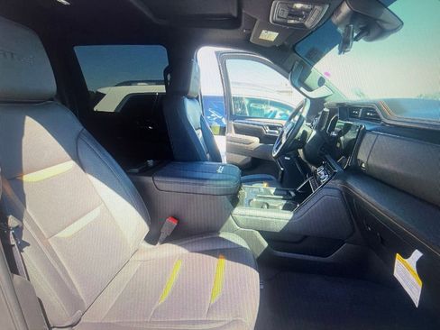 Used 2024 GMC Sierra 2500 AT4 w/ AT4 Premium Plus Package image 4