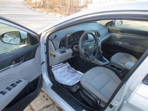 Used 2017 Hyundai Elantra SE image 7