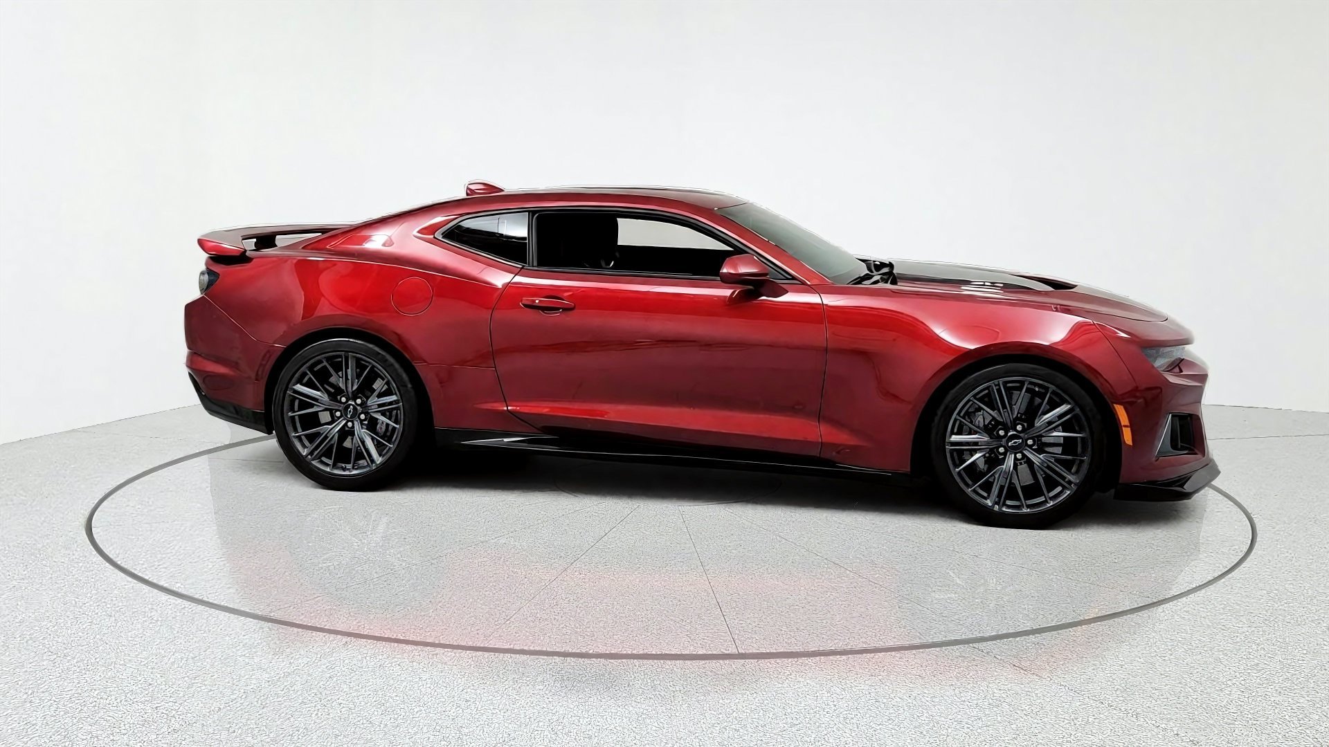 Used 2021 Chevrolet Camaro ZL1 RWD image 6