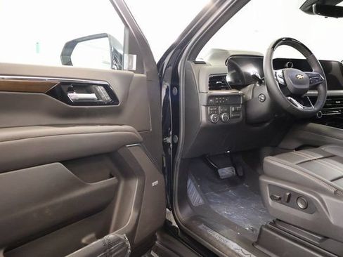 New 2026 Chevrolet Suburban High Country AWD/4WD image 9