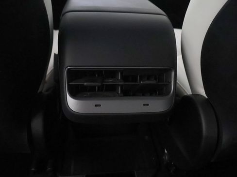 Used 2023 Tesla Model Y Long Range AWD/4WD image 45