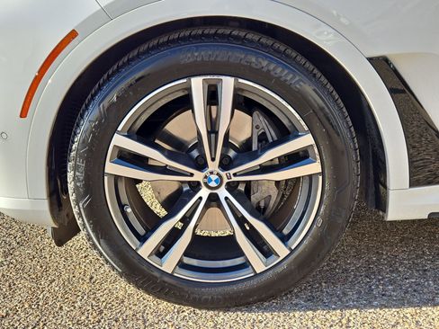 Used 2023 BMW X7 xDrive40i w/ Executive Package image 11