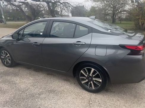 Used 2025 Nissan Versa SV image 6