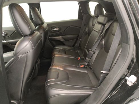 Used 2019 Jeep Cherokee Latitude Plus image 18