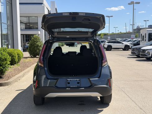 Used 2025 Kia Soul LX FWD image 9