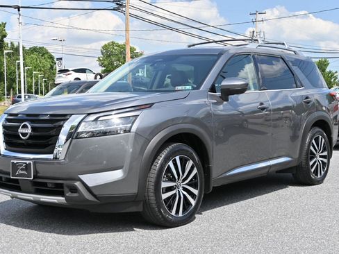 Used 2023 Nissan Pathfinder Platinum w/ Cargo Package AWD/4WD image 7