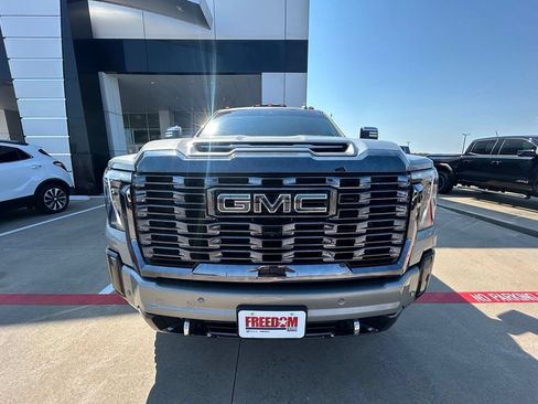 Used 2024 GMC Sierra 2500 Denali Ultimate w/ Max Trailering Package AWD/4WD image 5