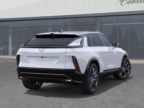 Used 2026 Cadillac Lyriq Signature Sport w/ LPO, Floor Liner Package AWD/4WD image 5