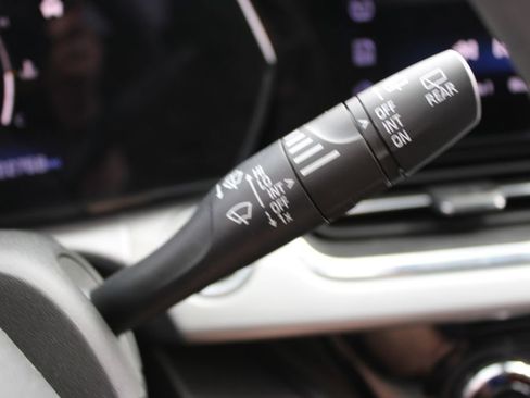 Used 2025 Chevrolet Trax LT image 37