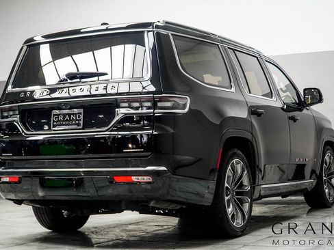 Used 2022 Jeep Grand Wagoneer Series III w/ Rear Seat Video Group 1 image 12