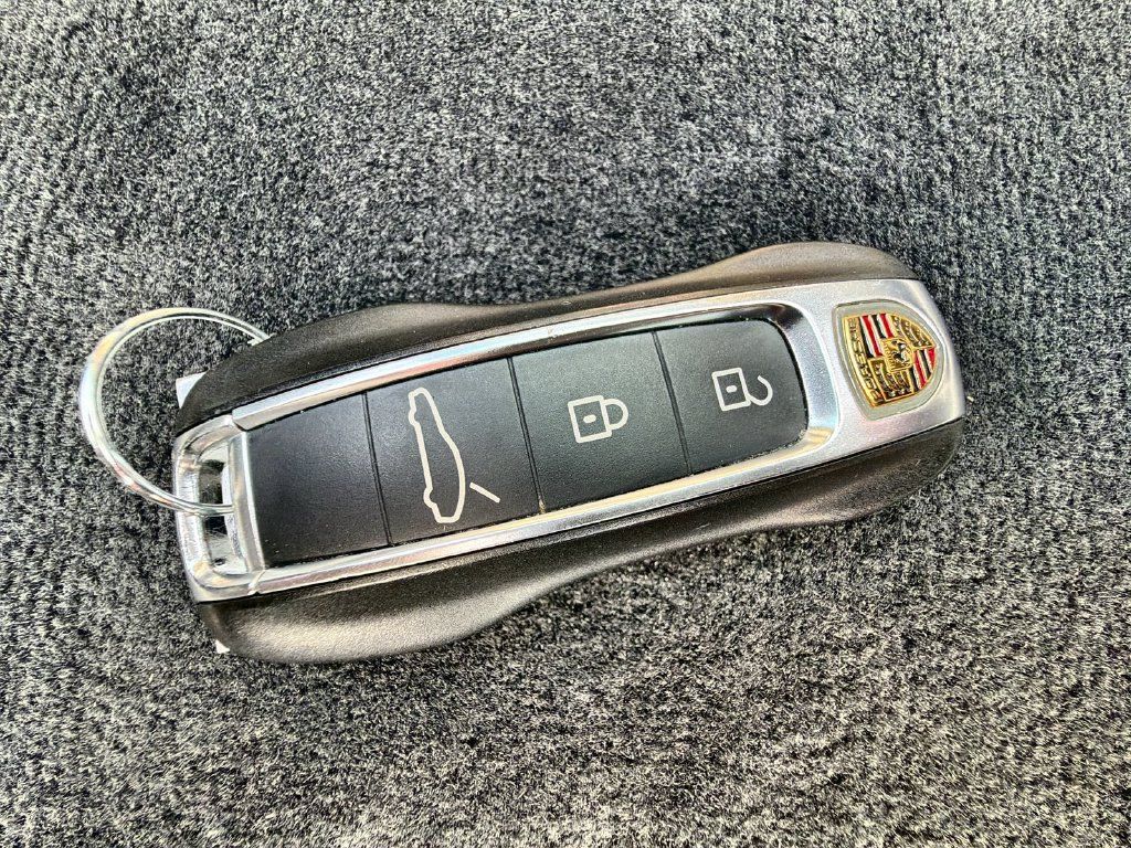 Used 2021 Porsche Panamera RWD image 28
